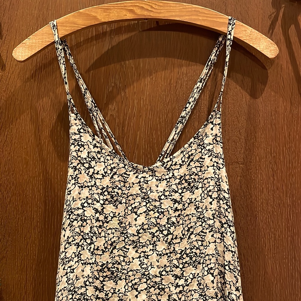 Summer Dress 🌞 - Picture 2 of 5